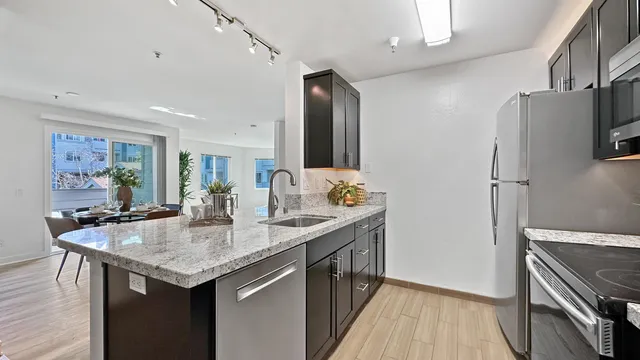 $535,000 | 6400 Christie Avenue, Unit 3202, Emeryville, CA 94608