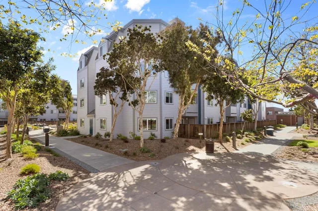 $535,000 | 6400 Christie Avenue, Unit 3202, Emeryville, CA 94608