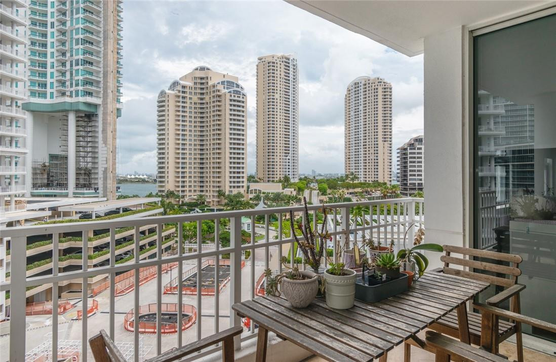 701 Brickell Key Boulevard, Unit 905 Miami, FL 33131 - Photo 16 of 34 Photo 16
