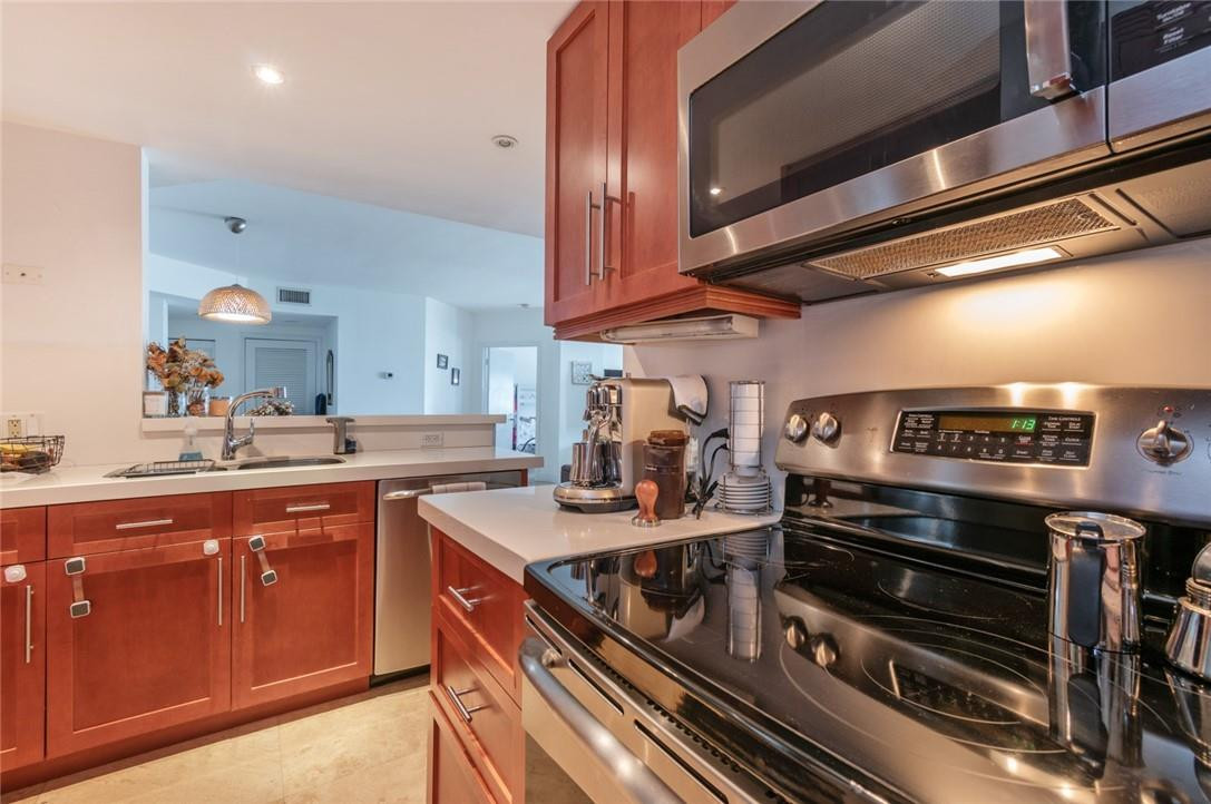 701 Brickell Key Boulevard, Unit 905 Miami, FL 33131 - Photo 5 of 34 Photo 5