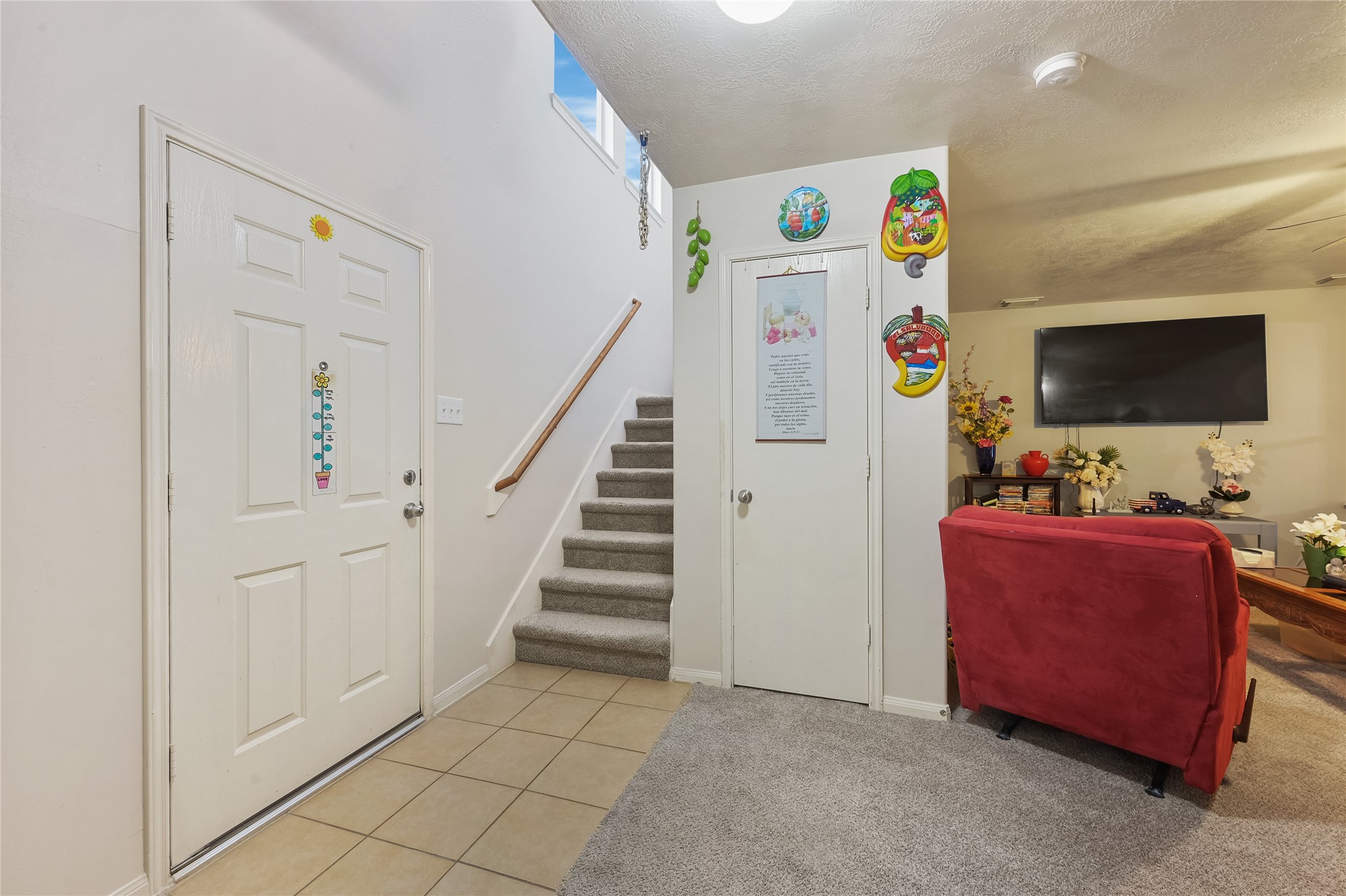 1819 Emerald Pathway Drive Spring, TX 77388 - Photo 4 of 23 Entryway leading to the living area