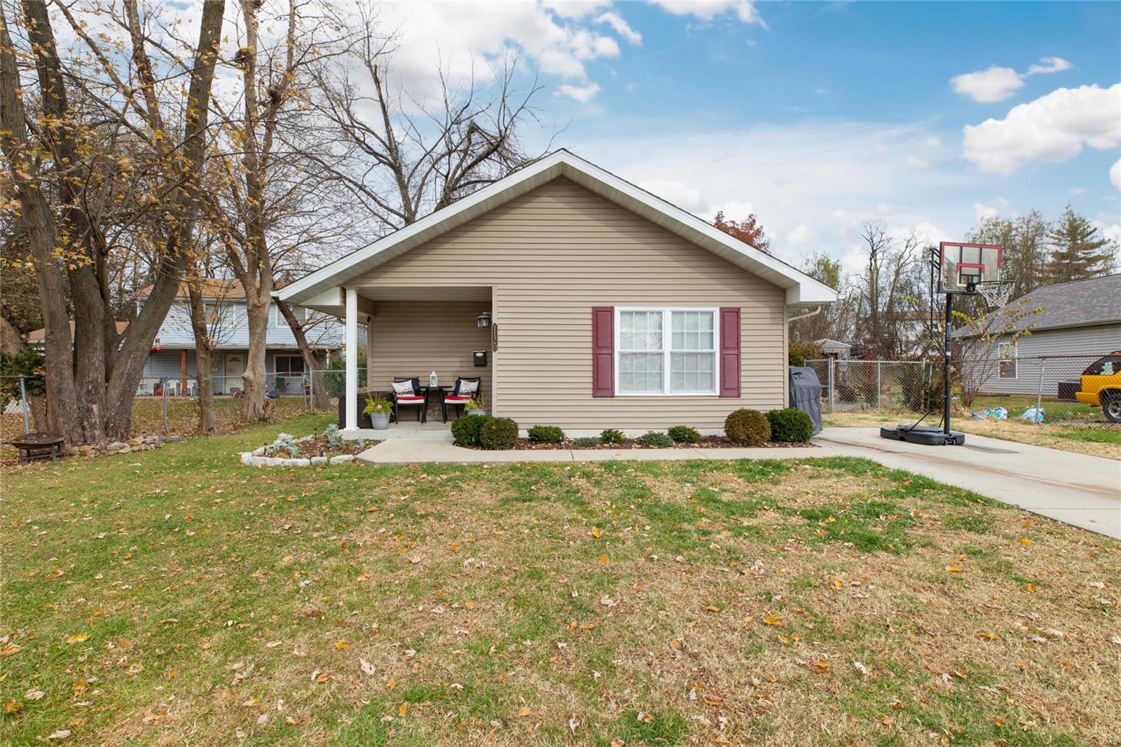 1120 Wallace Street Alton, IL 62002 - Photo 2 of 28 Gallery Image 2