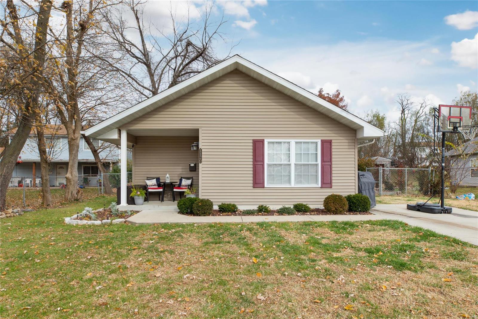 1120 Wallace Street Alton, IL 62002 - Photo 3 of 28 Gallery Image 3