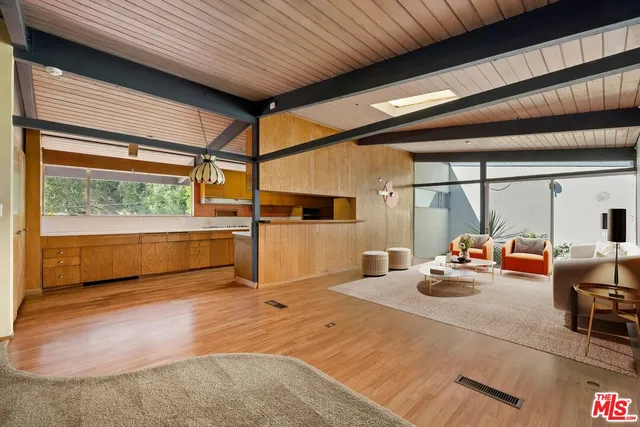 a view of a front door and outdoor space