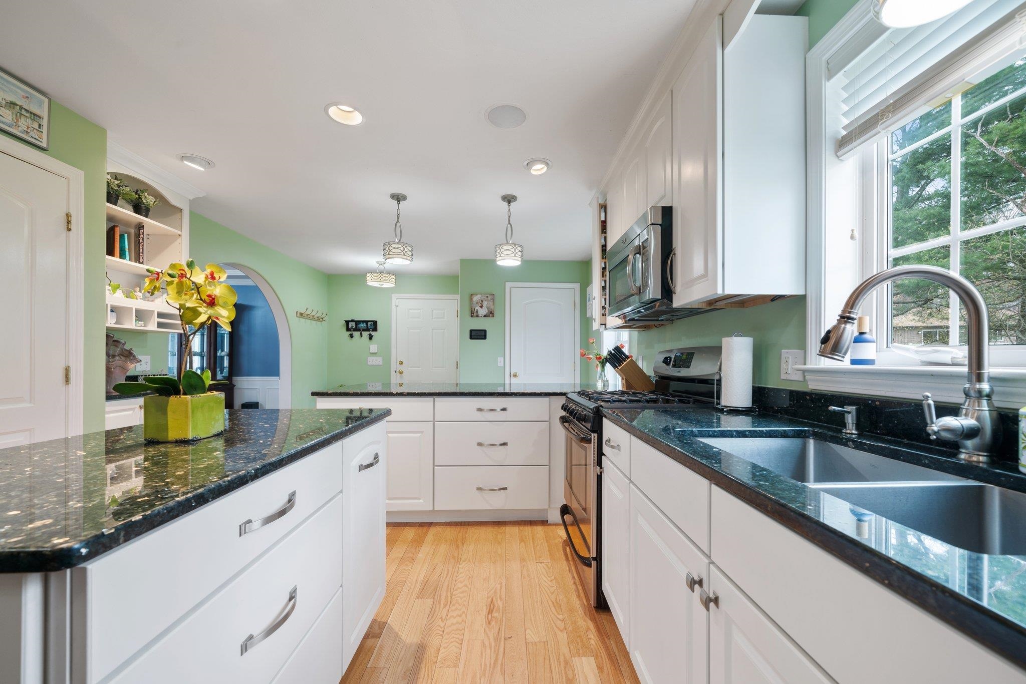 146 East Dunstable Road Nashua, NH 03062 - Photo 6 of 27