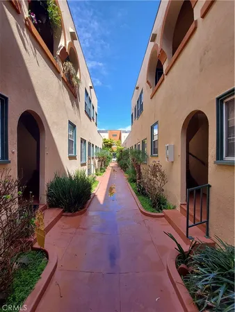 $1,800 | 1328 2nd Street, Unit 1, Long Beach, CA 90802