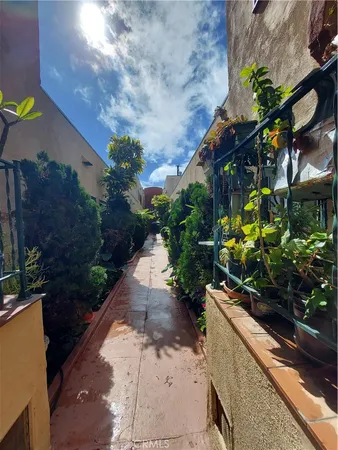 $1,800 | 1328 2nd Street, Unit 1, Long Beach, CA 90802