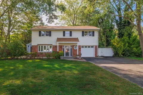 $829,000 | 62 Julbet Drive, Sayville, NY 11782