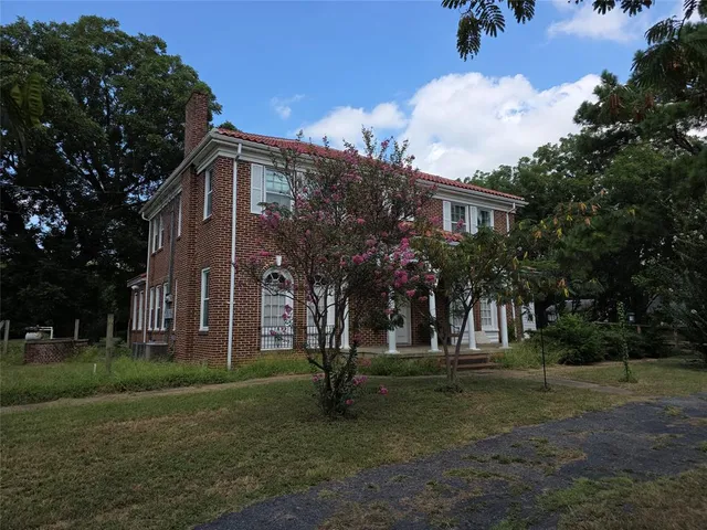 $323,900 | 408 East San Saba Street, Wortham, TX 76693