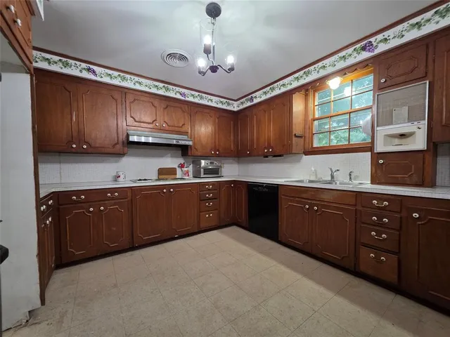 $323,900 | 408 East San Saba Street, Wortham, TX 76693