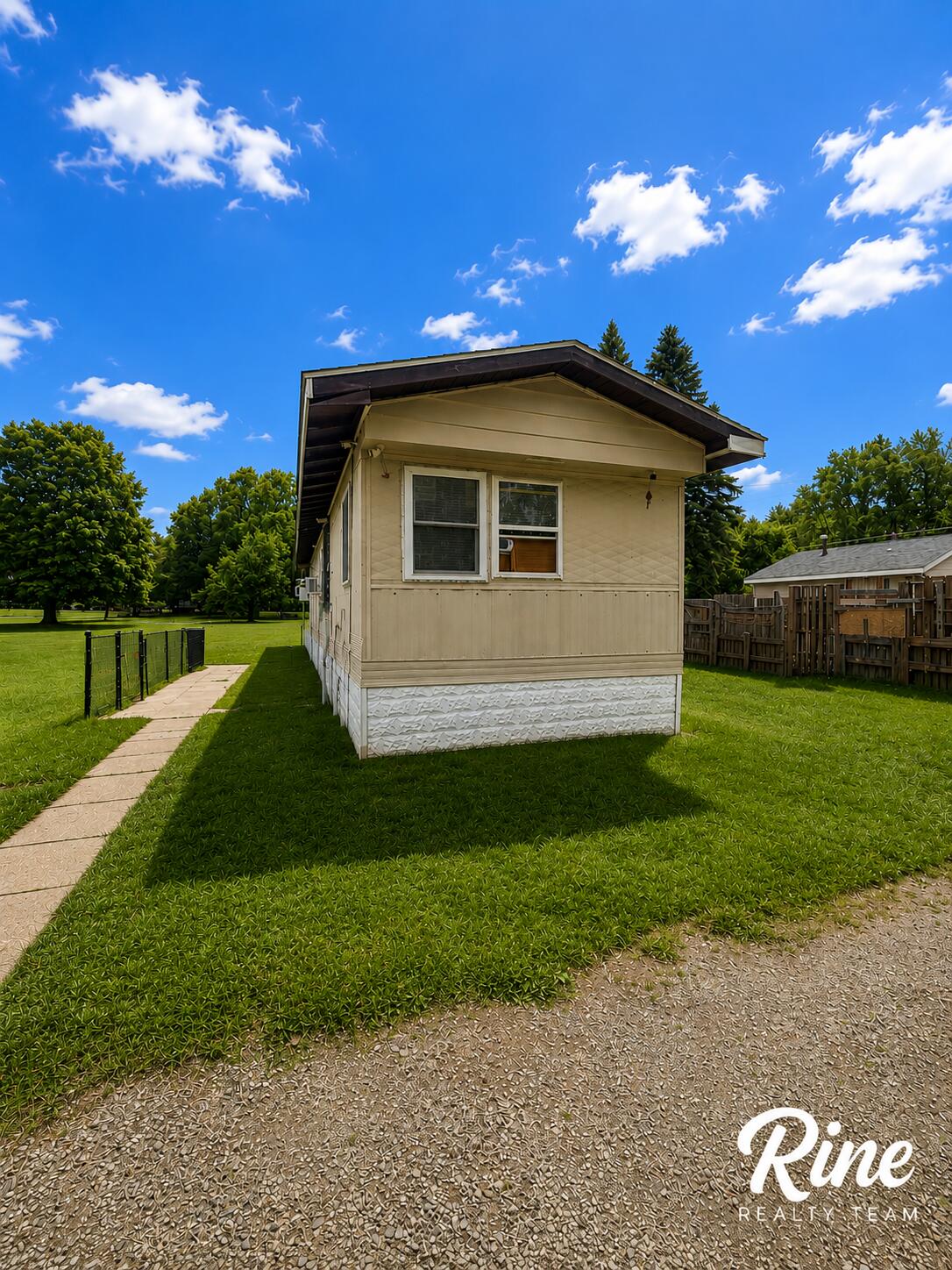 1684 Colwood Road Caro, MI 48723 - Photo 4 of 21 0A4B2031-33AC-43FC-9151-E6F6F4127EDA