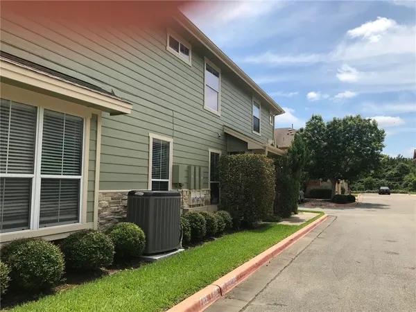 $1,650 | 1481 East Old Settlers Boulevard, Unit 802, Round Rock, TX 78664