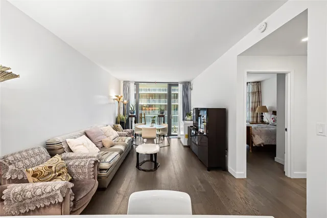 $958,000 | 131-05 40 Road, Unit 11M | Flushing