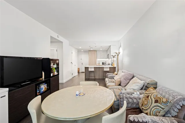 $958,000 | 131-05 40 Road, Unit 11M | Flushing