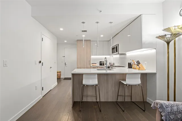 $958,000 | 131-05 40 Road, Unit 11M | Flushing