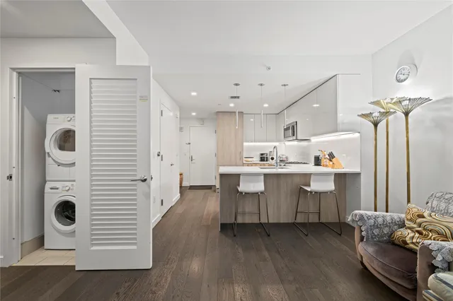 $958,000 | 131-05 40 Road, Unit 11M | Flushing