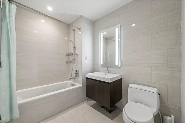$958,000 | 131-05 40 Road, Unit 11M | Flushing