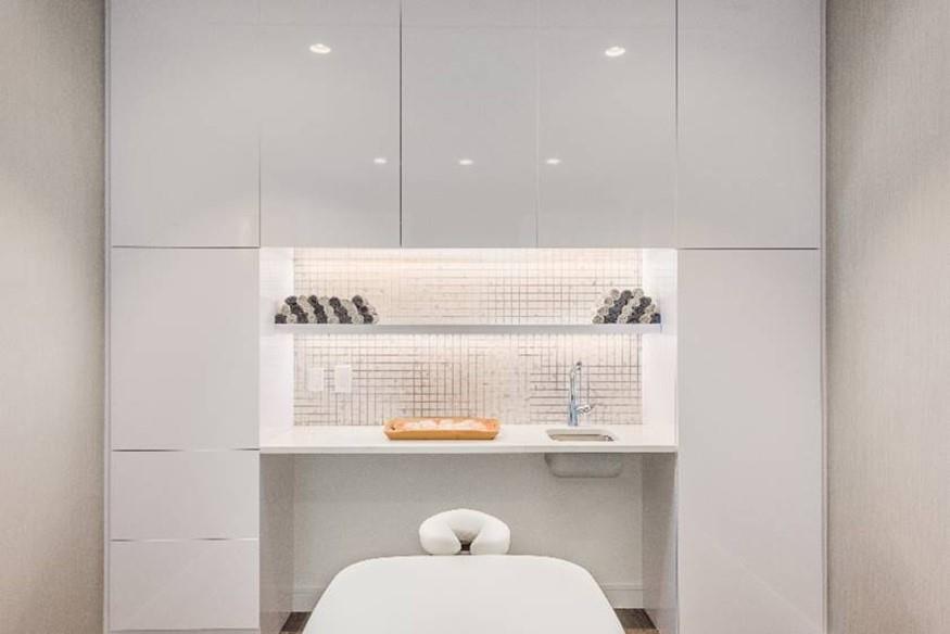 131-05 40 Road, Unit 11M Queens, NY 11354 - Photo 9 of 24 Dining area view of a sink and decorative backsplash