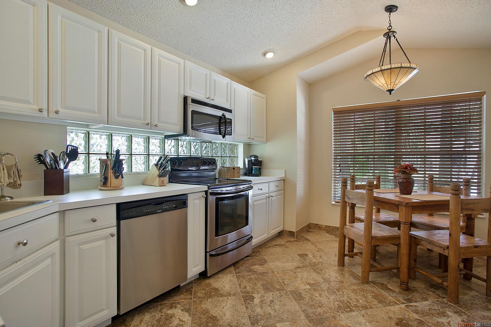 6393 Pompano Street Jupiter, FL 33458 - Photo 7 of 20 5 kitchen