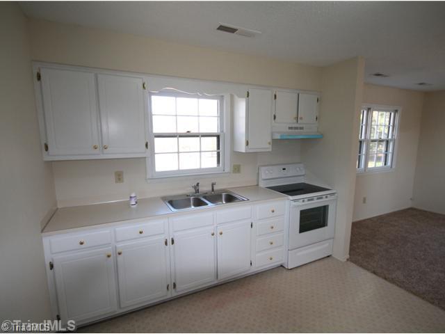 114 Maple Lane King, NC 27021 - Photo 5 of 14 Kitchen.