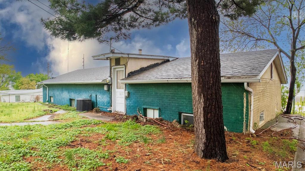 516 North Old Edwardsville Road Roxana, IL 62084 - Photo 4 of 7