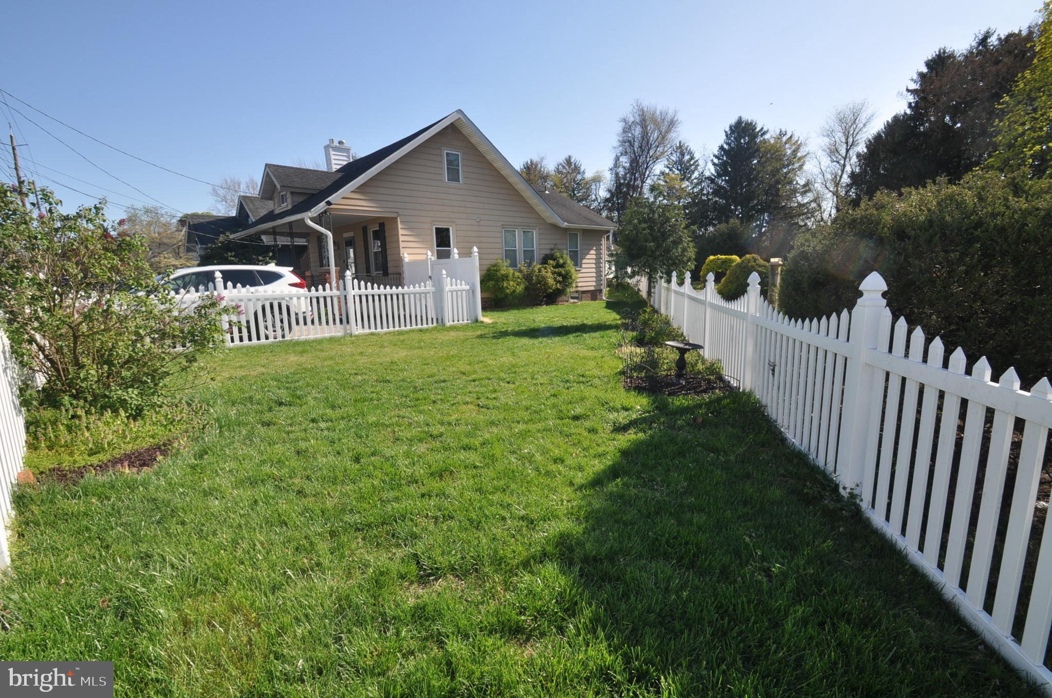 402 Neck Road Burlington, NJ 08016 - Photo 28 of 33 Fenced side yard