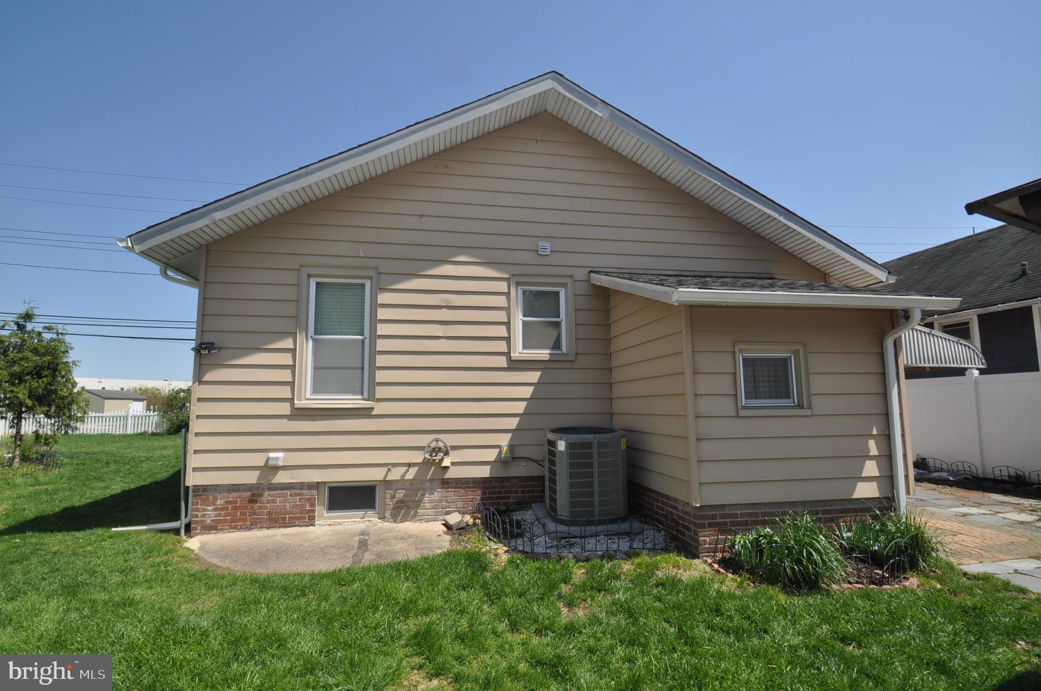 402 Neck Road Burlington, NJ 08016 - Photo 29 of 33 Exterior back