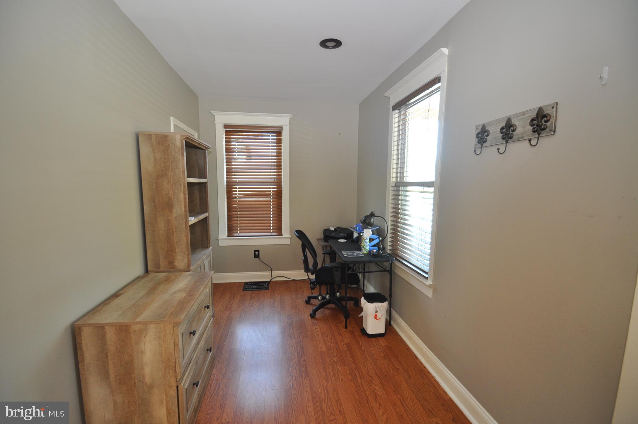402 Neck Road Burlington, NJ 08016 - Photo 5 of 33 Office area