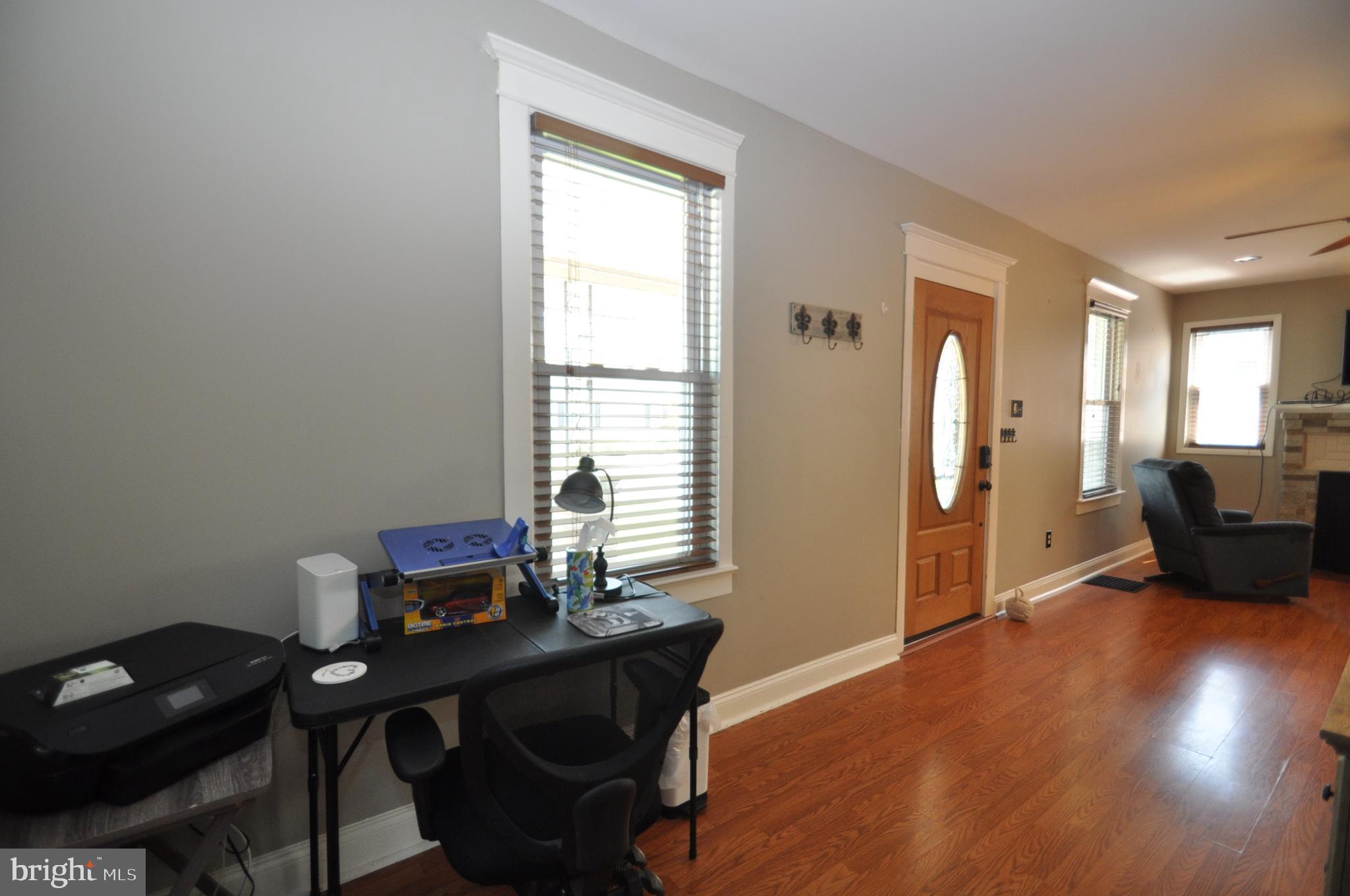 402 Neck Road Burlington, NJ 08016 - Photo 6 of 33 Office area