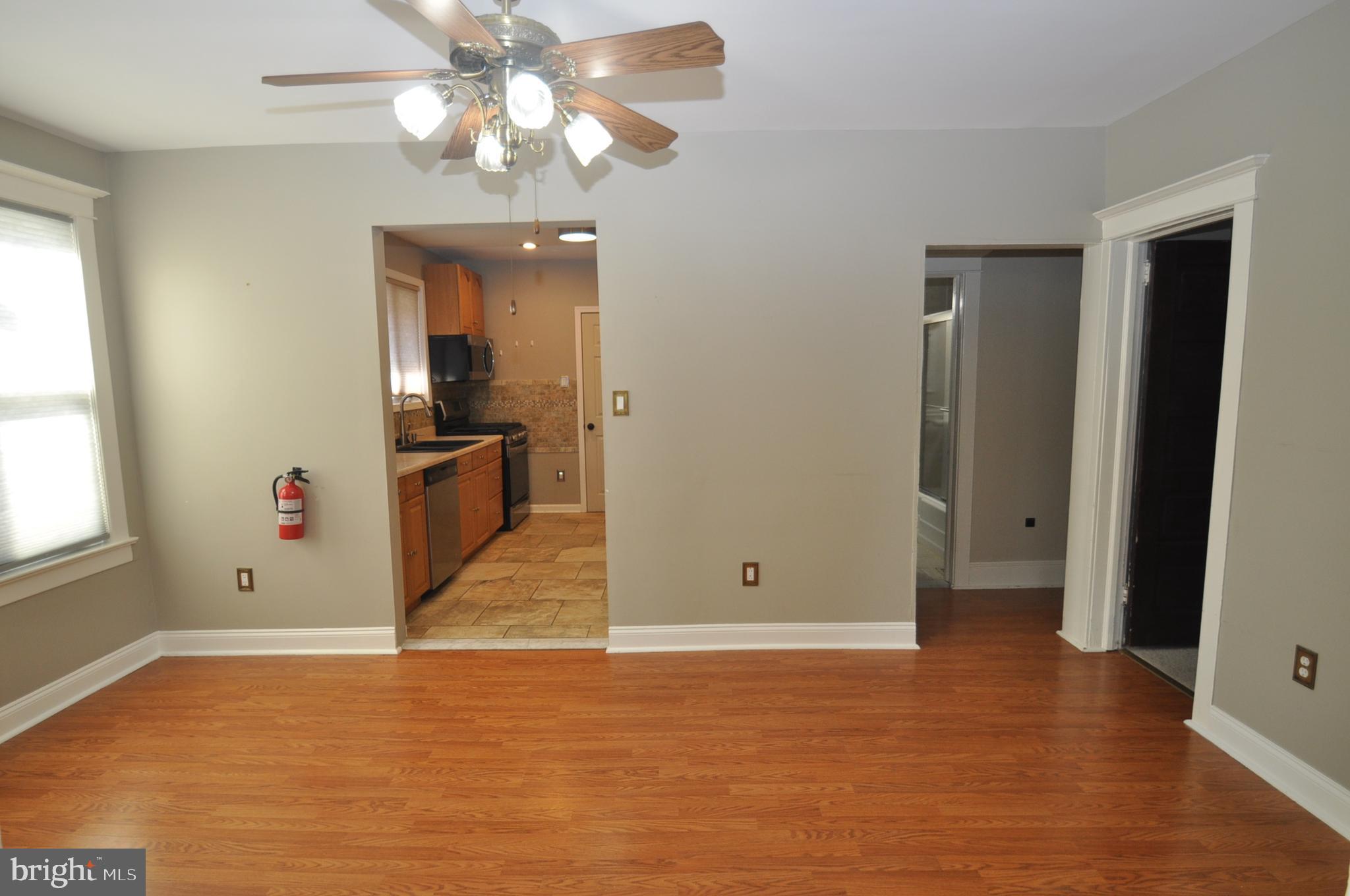 402 Neck Road Burlington, NJ 08016 - Photo 8 of 33 Dining Room