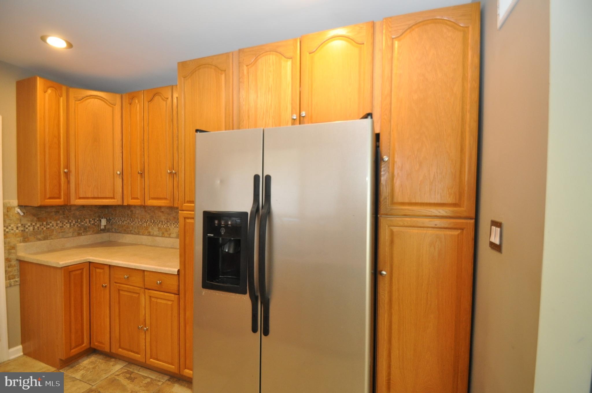 402 Neck Road Burlington, NJ 08016 - Photo 10 of 33 Kitchen w/ 2 pantry cabinets