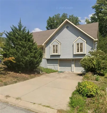 $269,900 | 2124 Northwest 12 Street, Blue Springs, MO 64015