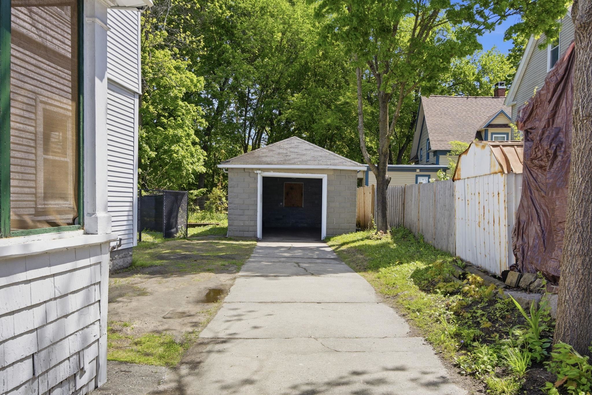 18 Fifield Street Nashua, NH 03060 - Photo 32 of 36