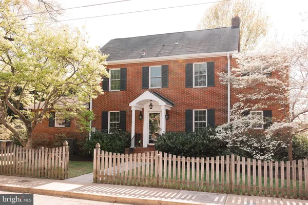 $1,500,000 | 2528 North Buchanan Street, Arlington, VA 22207