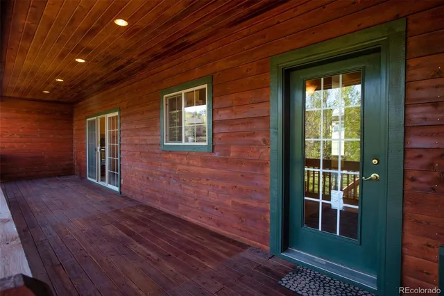 a view of a backyard with plants