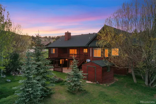 a view of an outdoor space