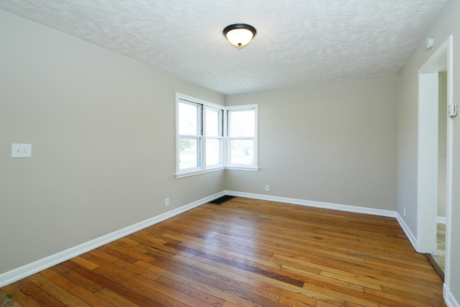 312 South Hooker Avenue Three Rivers, MI 49093 - Photo 3 of 16 312 Hooker-103
