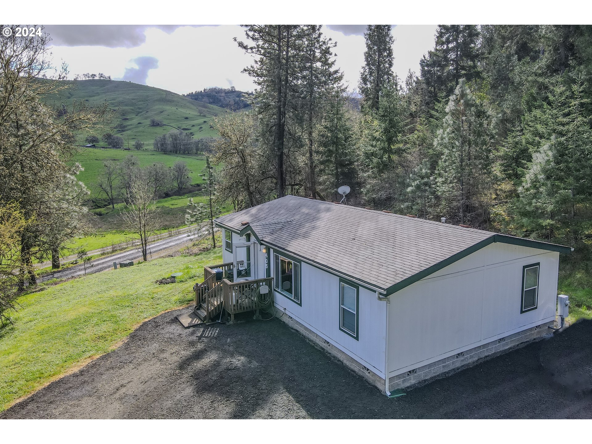 405 Dawson Road Roseburg, OR 97470 - Photo 4 of 46 Gallery Image 4