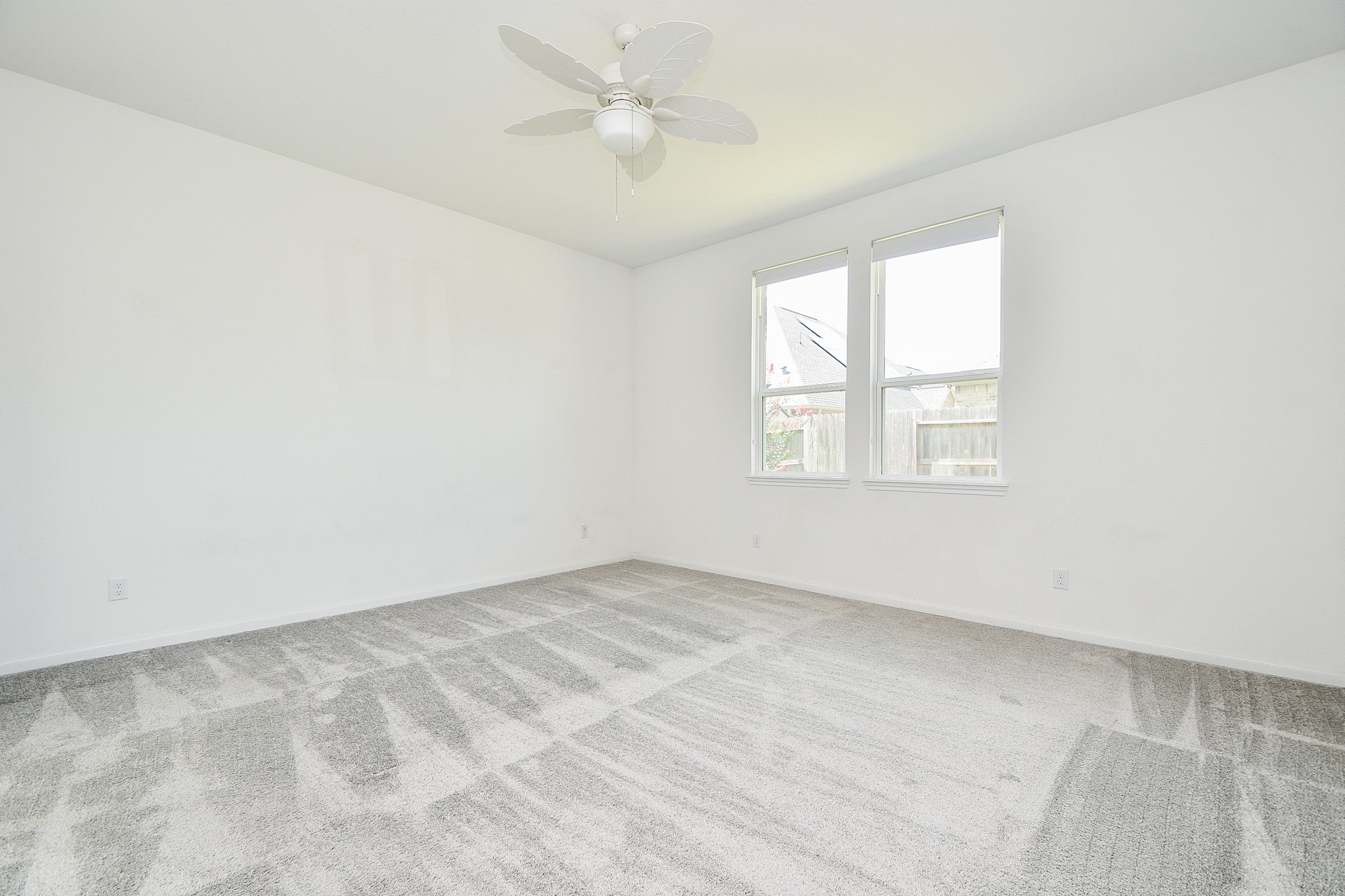 8215 Longear Lane Rosenberg, TX 77469 - Photo 18 of 23 Primary Bedroom
