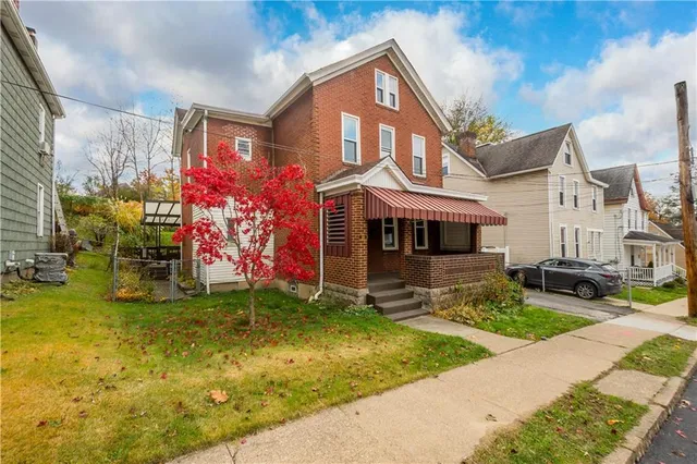 a front view of house with yard