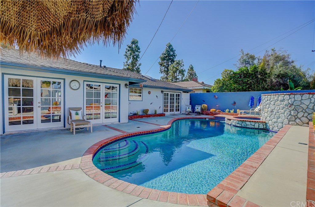 460 Peralta Avenue Long Beach, CA 90803 - Photo 1 of 42 Spend your summer here!