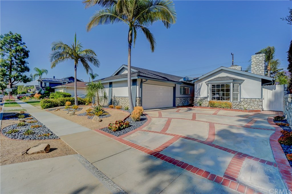 460 Peralta Avenue Long Beach, CA 90803 - Photo 3 of 42 Brand new exterior paint job and easy maintenance landscaping