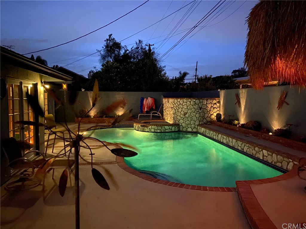 460 Peralta Avenue Long Beach, CA 90803 - Photo 36 of 42 Beautiful outdoor lighting