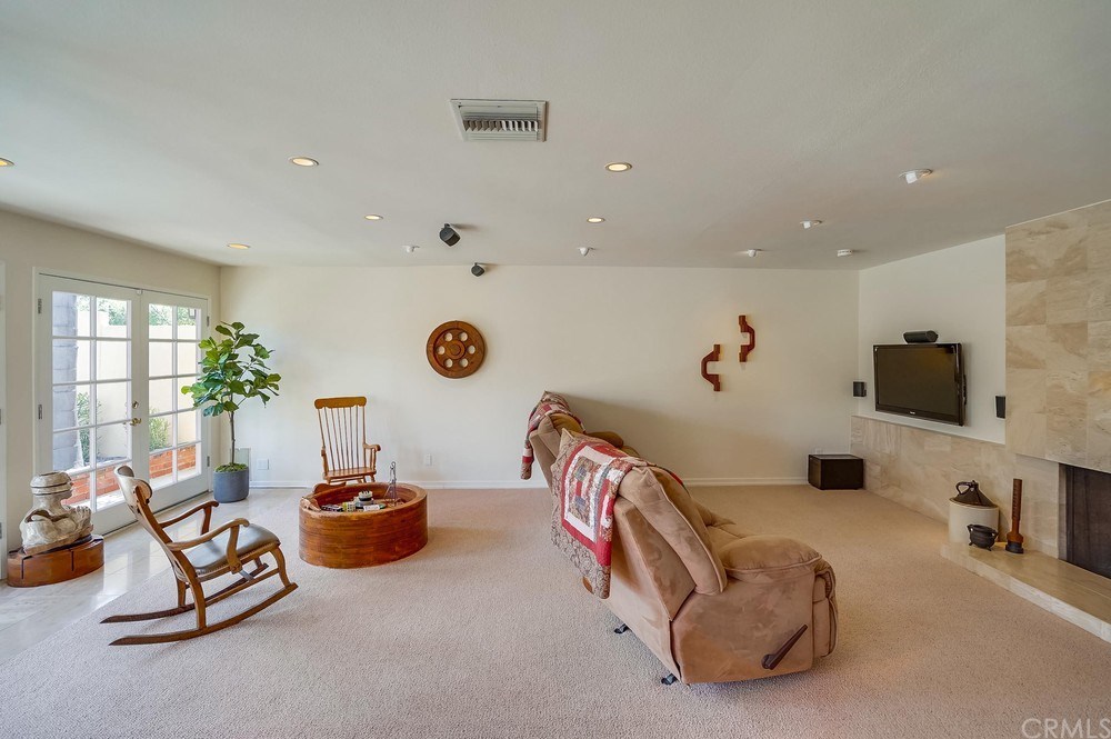 460 Peralta Avenue Long Beach, CA 90803 - Photo 9 of 42 The family room is bright & spacious and has a 2nd fireplace!