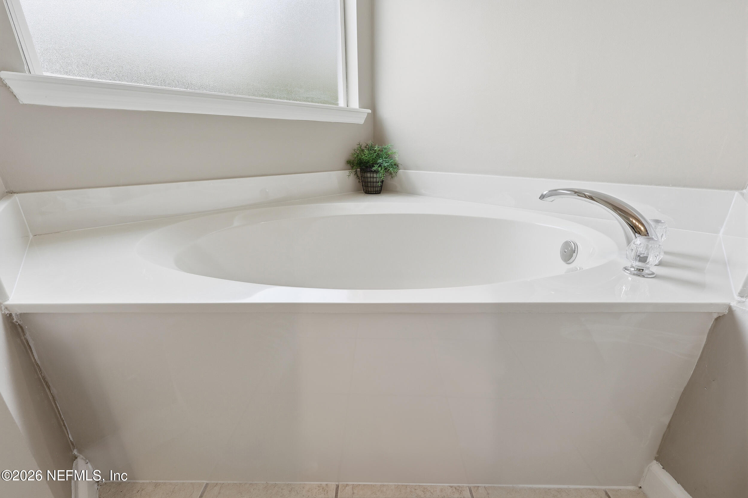 720 Copperhead Circle St. Augustine, FL 32092 - Photo 24 of 65 a bathroom with bathtub