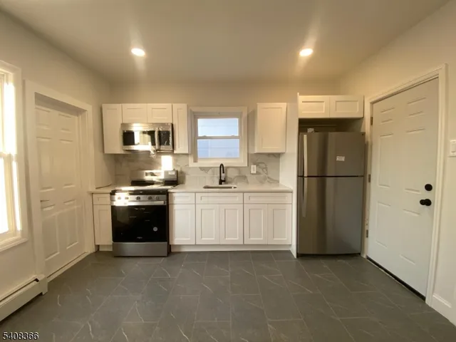 $1,980 | 223 John Street, Elizabeth, NJ 07202