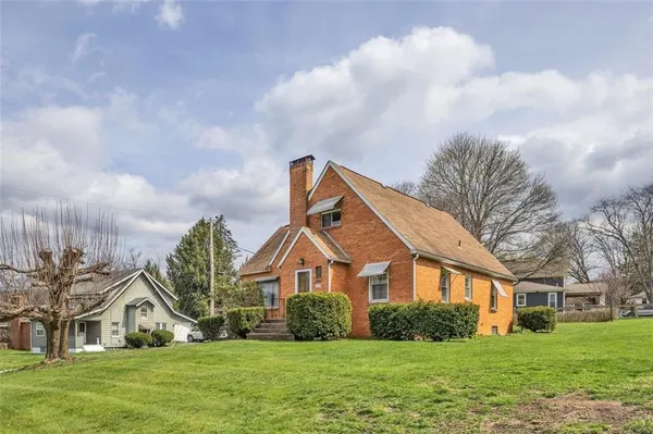 $160,000 | 613 Portersville Road, Ellwood City, PA 16117
