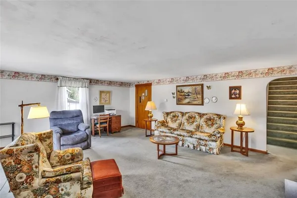 $160,000 | 613 Portersville Road, Ellwood City, PA 16117