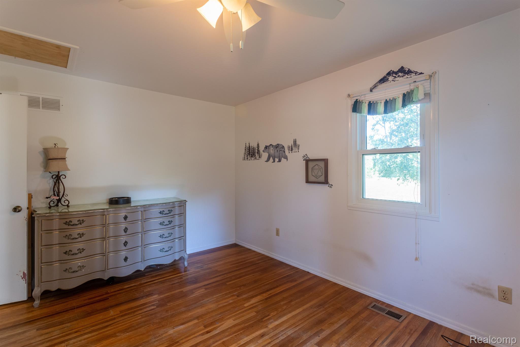15146 Hogan Road Linden, MI 48451 - Photo 13 of 46