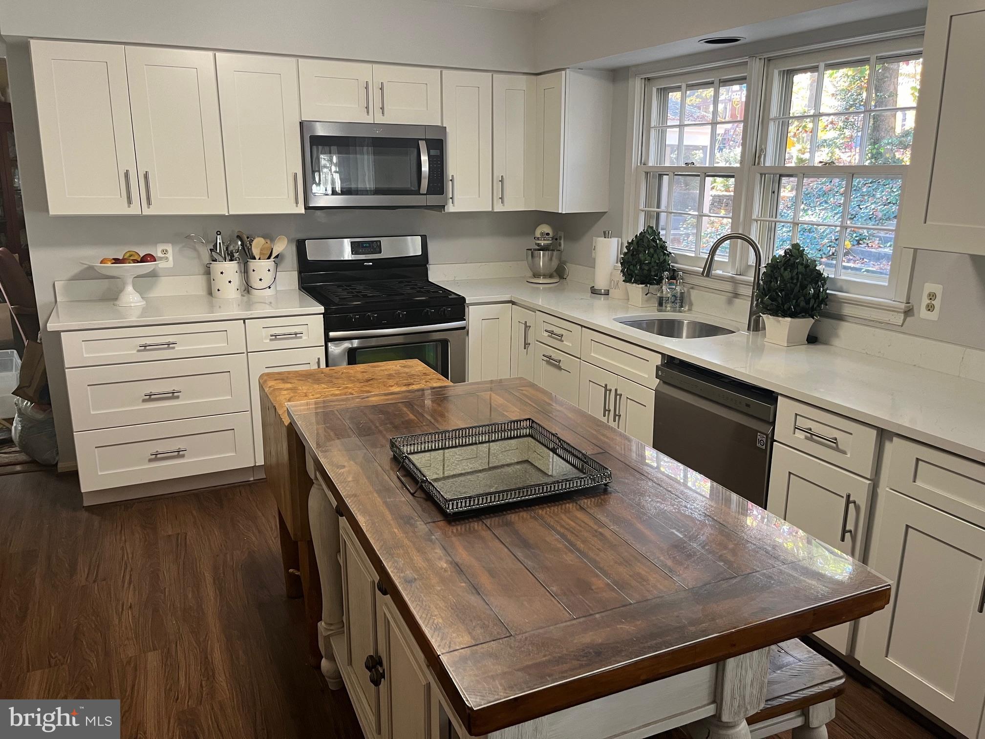 11689 Bennington Woods Road Reston, VA 20194 - Photo 12 of 30 Kitchen